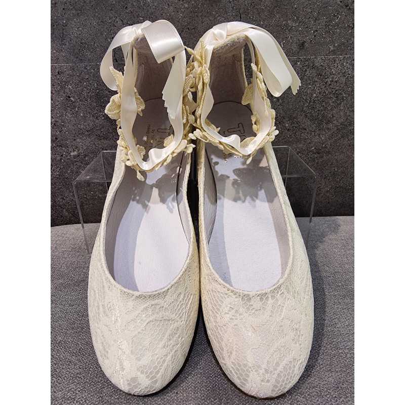 SPANISH LACE IVORY FIRST HOLY COMMUNION SHOES BY TINNY SHOES STYLE 15209 BIS SPANISH LACE IVORY FIRST HOLY COMMUNION SHOES BY TINNY SHOES STYLE 15209 BIS